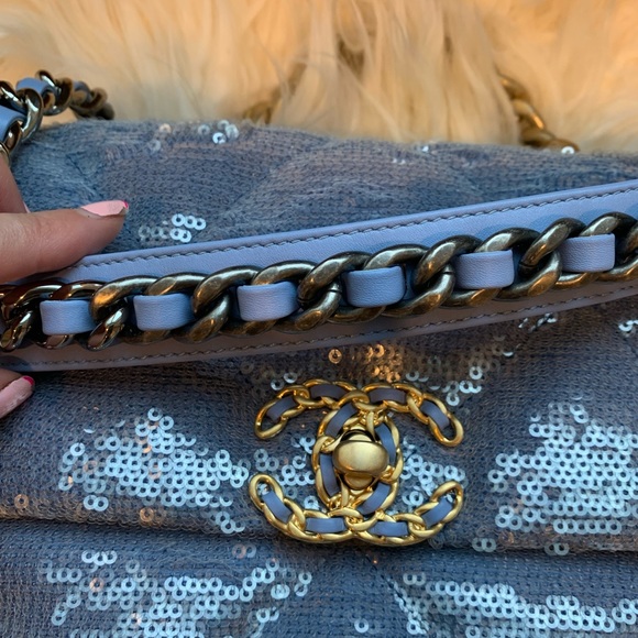 Chanel-19 sequin bag - Picture 4 of 9